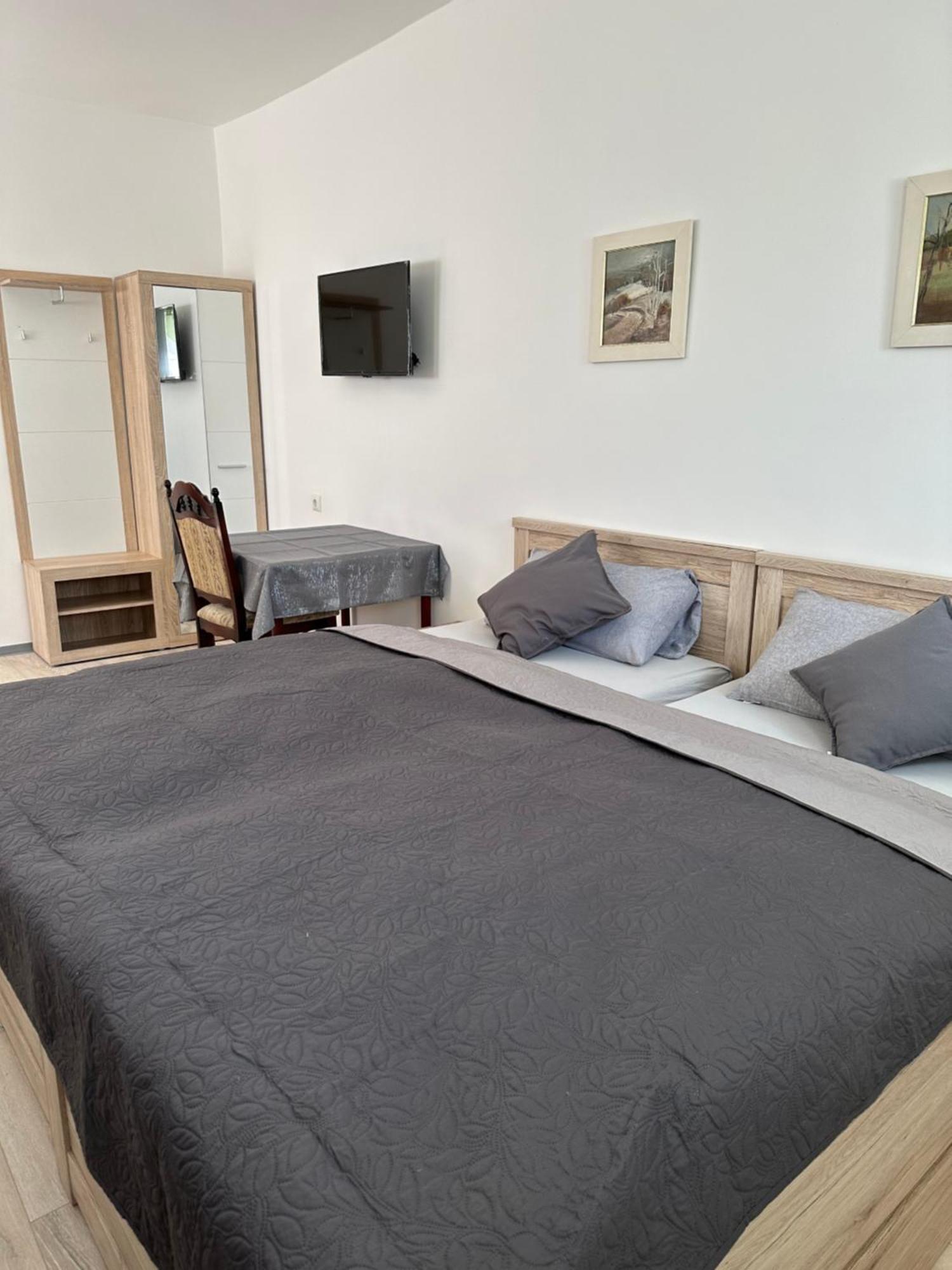 Ein Zimmer Wohnung Am Markt Oelsnitz  Kültér fotó